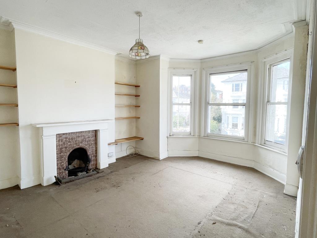 Lot: 98 - MAISONETTE FOR REFURBISHMENT -